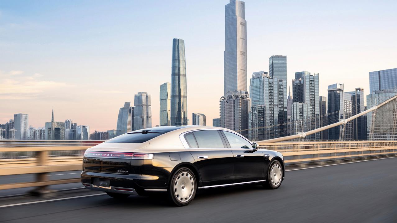 说实话，以前聊“中国超豪华车”，总觉得有点遥远。但看到尊界S800第10000台