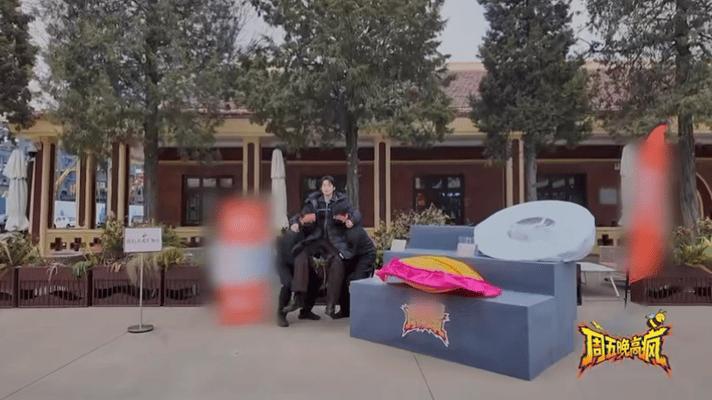 魏大勋 给我留点脸面吧谁被魏大勋这波操作笑晕！嘉宾给的“浮影瞬移器”竟是俩黑衣大