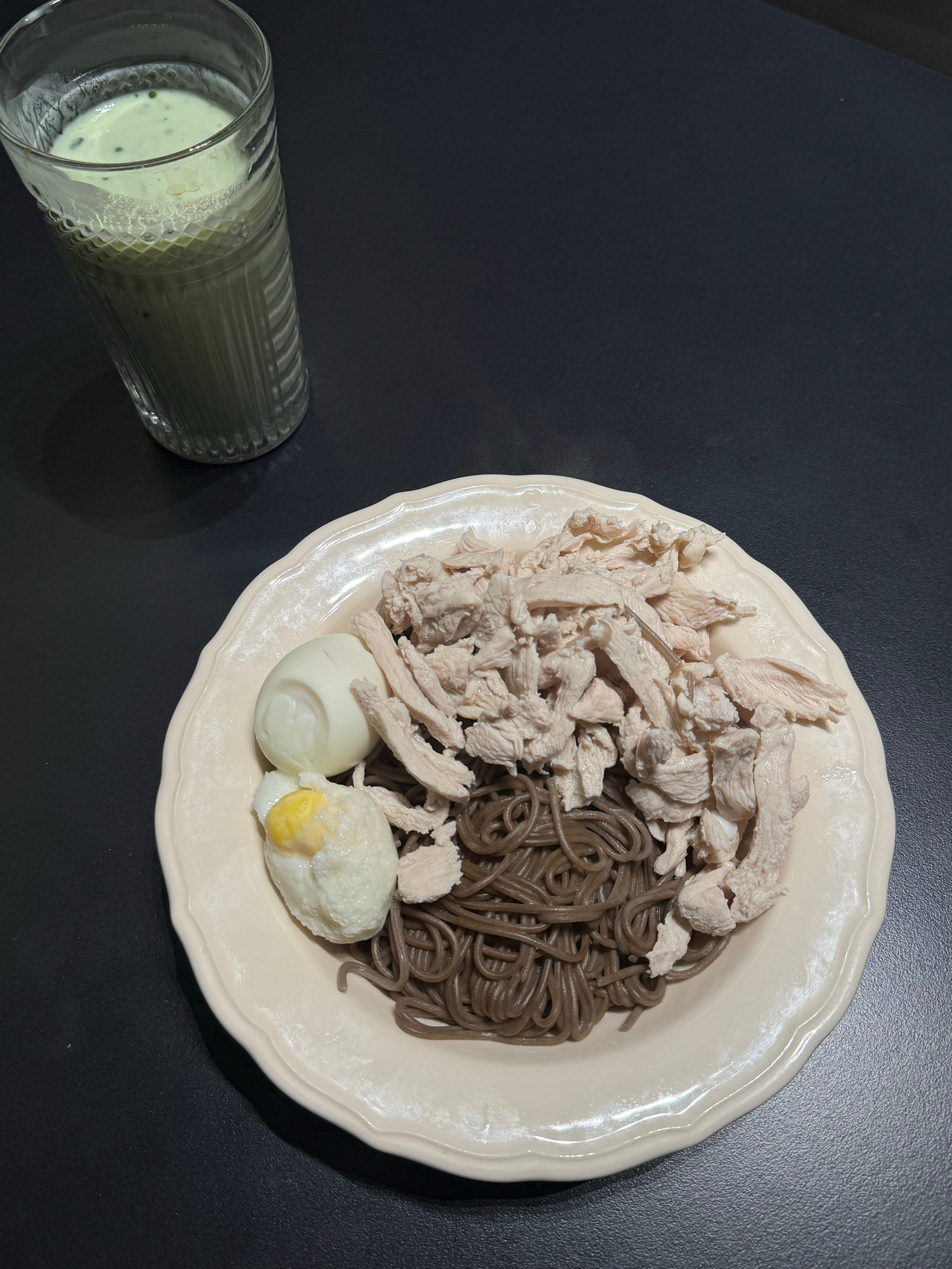 最近真的有在认真减肥 前几个月过得太舒适了胖了12斤[融化]  好吧 这样看起来