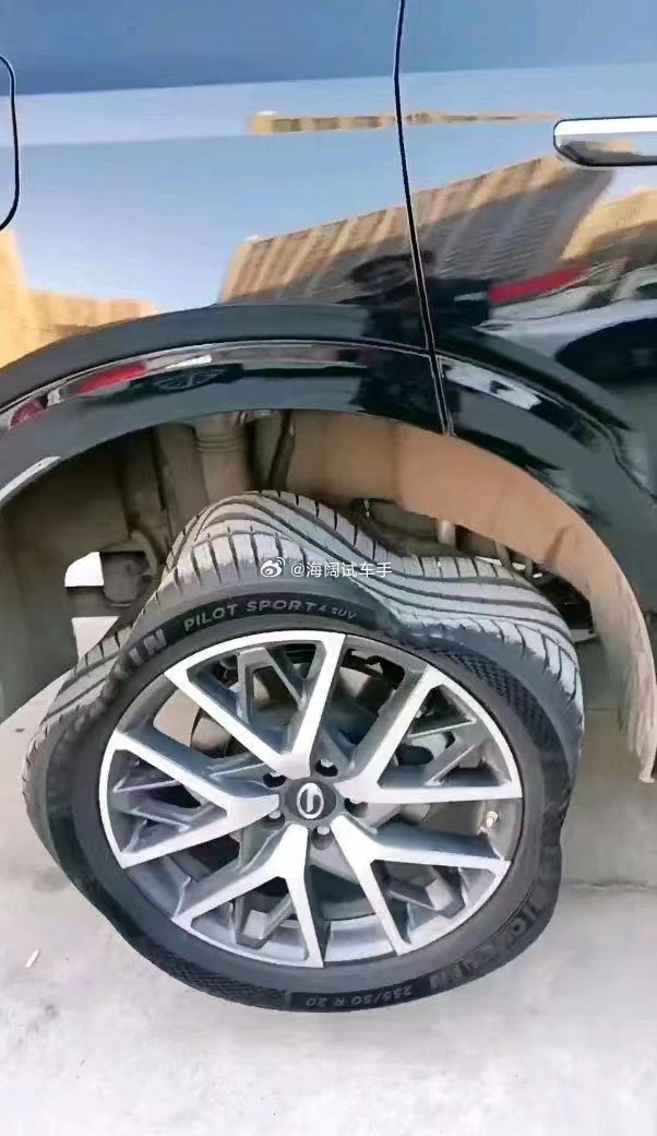 这轮胎经历了什么？？？不会是P的图吧？？？ 海阔试车超话