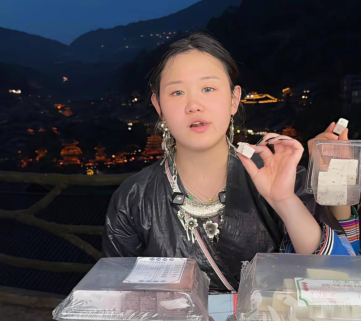 大学里能开游泳课，开不了跳水课。这个区别，决定了傅园慧和张家齐在高校这条路上，走