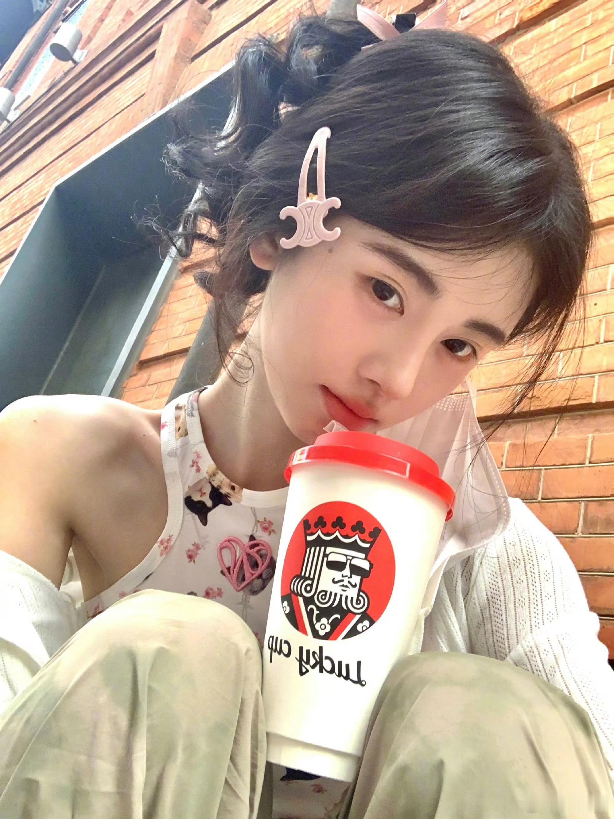 来杯好茶摇一摇🫧🍵🧋鞠婧祎