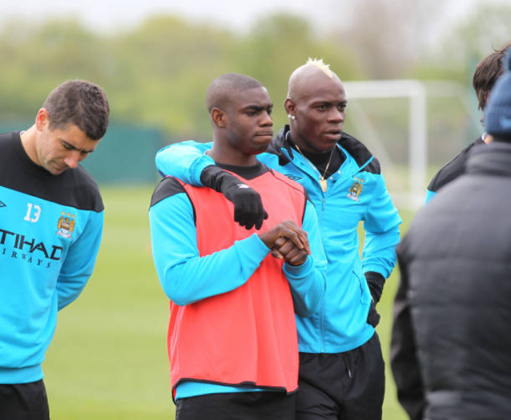 主持人：你在海外踢球时有什么搞笑的事吗？（14/15赛季租借到佛罗伦萨）理查兹：