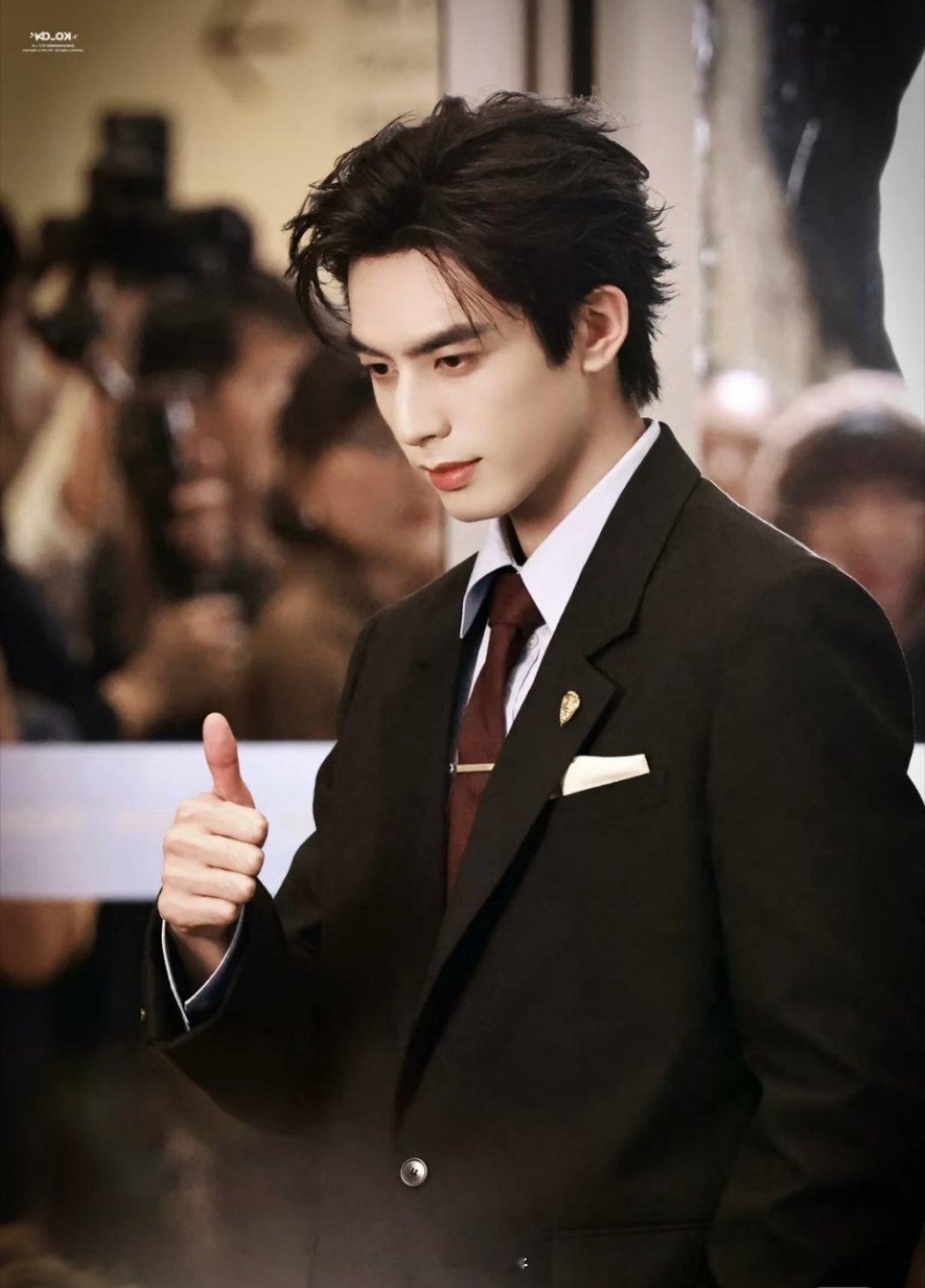 宋威龙这个明爽宋威龙亮相泰国曼谷Gucci活动，妥妥的矜贵公子 