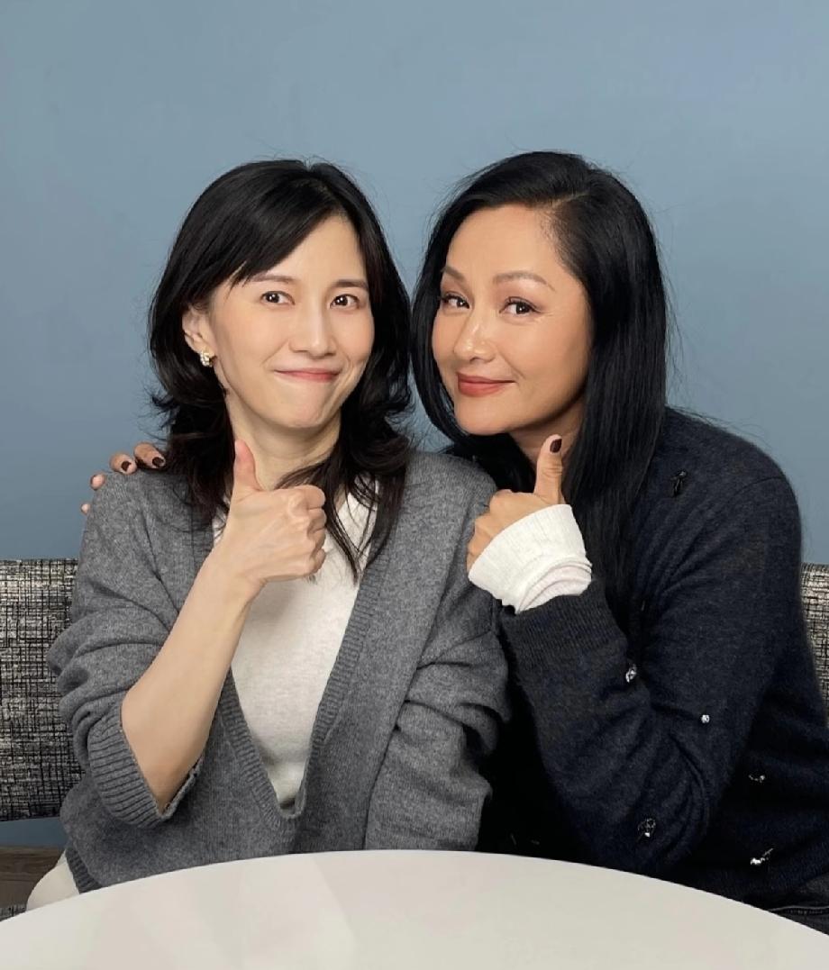 52岁了。
这状态，真绝了。
瞿颖现在直接把“姐不在乎”四个大字写在脸上，公