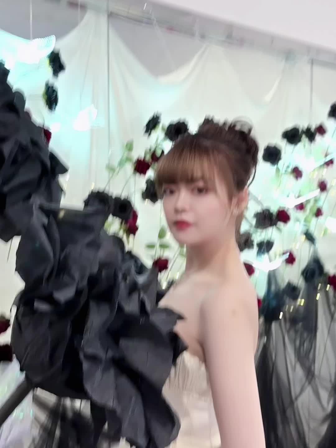 蝴蝶亲吻了我的脉搏 如同枯叶在寒冬新生🦋