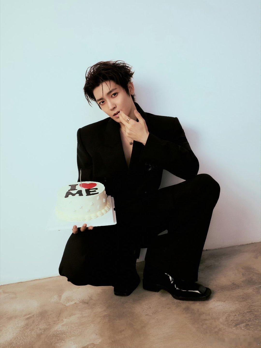 侯明昊29岁生日大片侯明昊29岁生日大片来啦，“祝我生日快乐！I❤️ME”，侯明