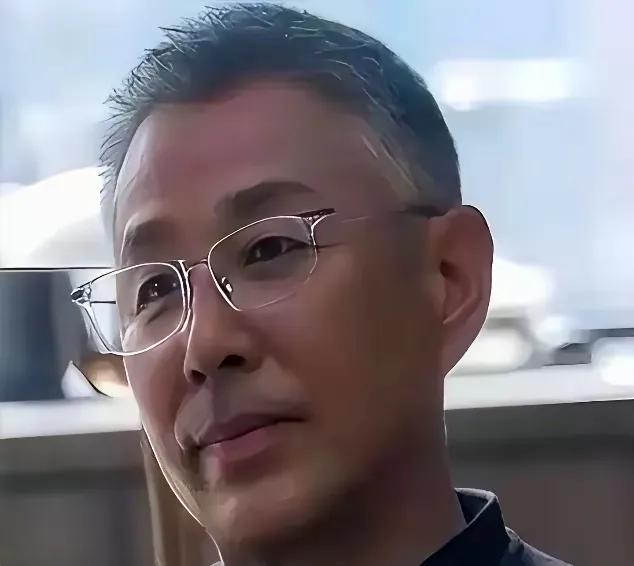 陈道明与马少骅比，谁的演技更高呢？      我觉得陈道明偏话剧派，神情夸张，人