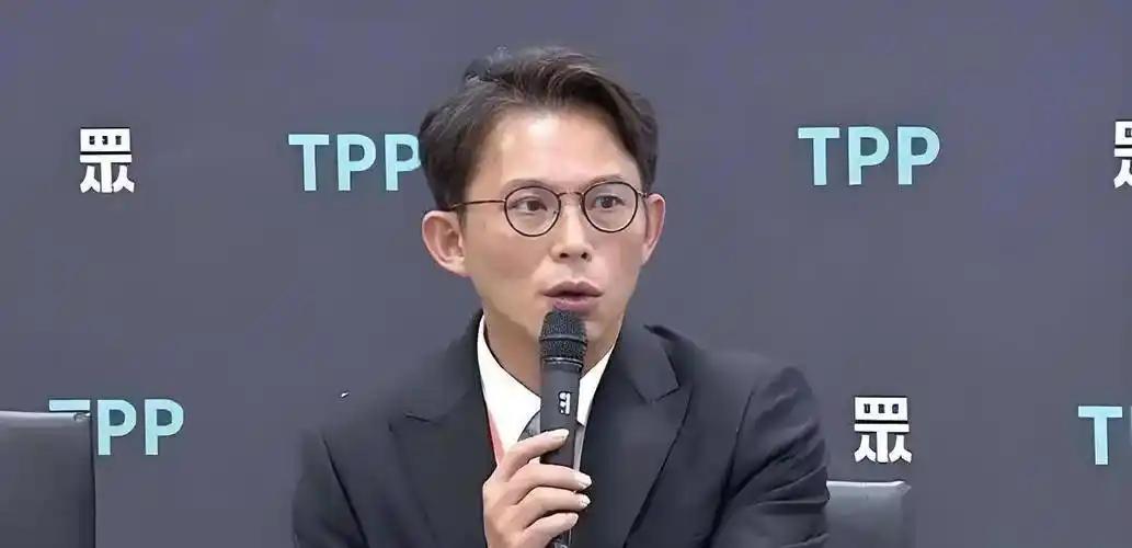 黄国昌考虑访问大陆

黄国昌访美归来，黄国昌获得的信息是两岸善意的沟通非常重要，