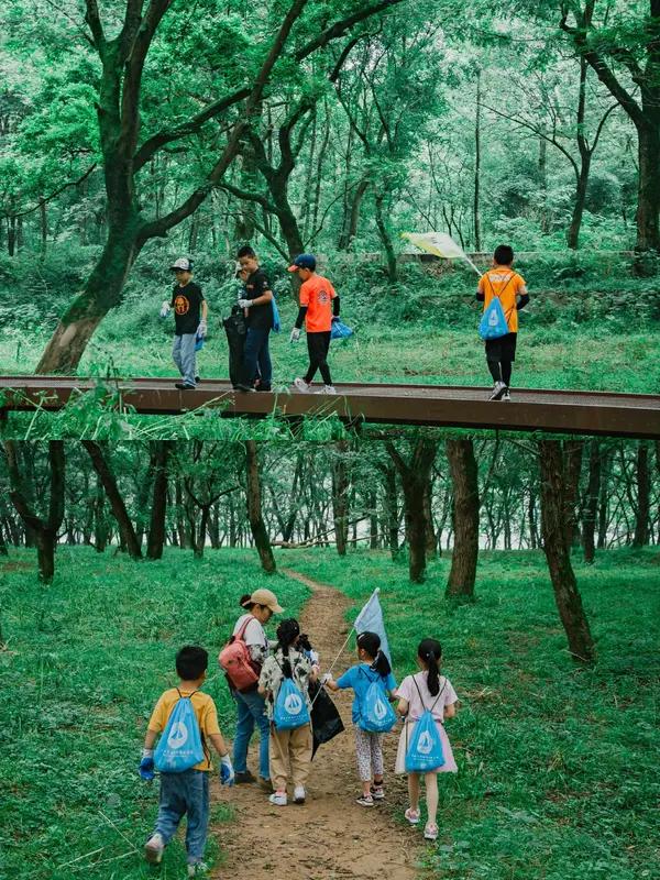 现在杭州家长们的压力可真大啊！不少家长都在吐槽孩子的费用怎么一直在涨价，预算都直
