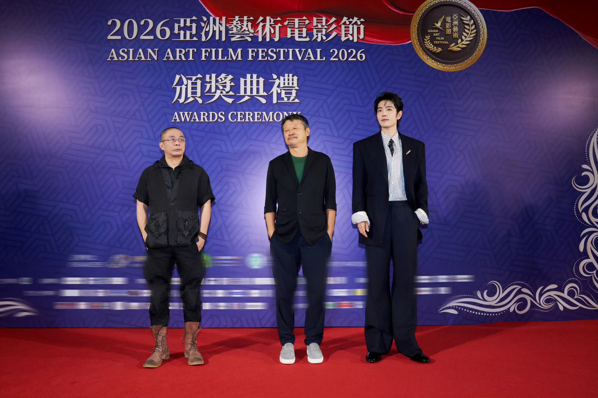 孔笙说得闲谨制片场充满欢声笑语📶三人组站在一起就已经很欢乐了得闲谨制