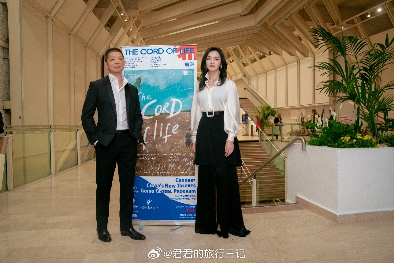 姚晨与曹郁正式官宣和平离婚，两人其实早已在多年前已经平静离婚，为了给孩子安稳的成