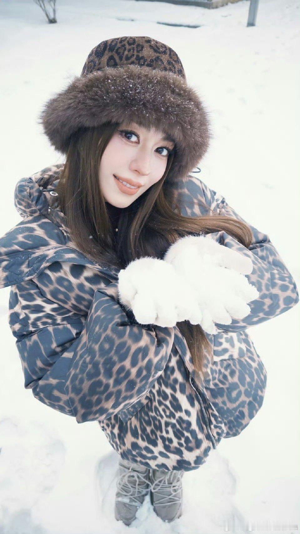 郎朗看到吉娜照片放心了吉娜用实际行动证明：在绝对的温度面前，所有的“偶像包袱”都