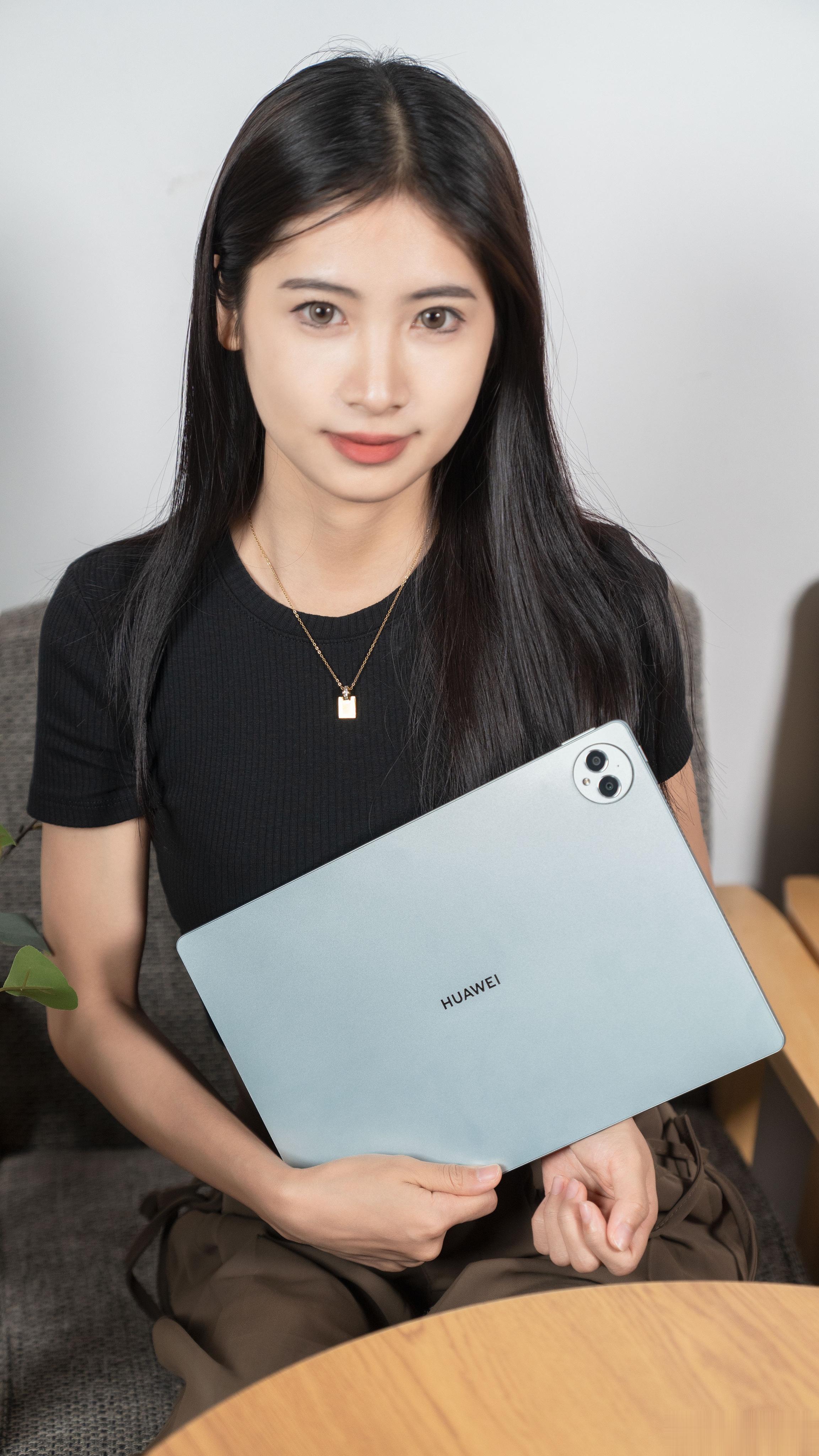 【C酱图赏】华为MatePad Pro 13.2平板可以当便携式笔记本用啦！[毕