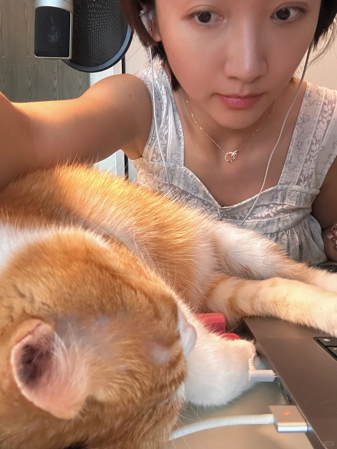同事总妨碍我工作，该不该跟领导告状？