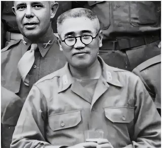 1948年10月23日，廖耀湘派宪兵去枪毙作战不利的师长戴海容。宪兵闯进师部，戴