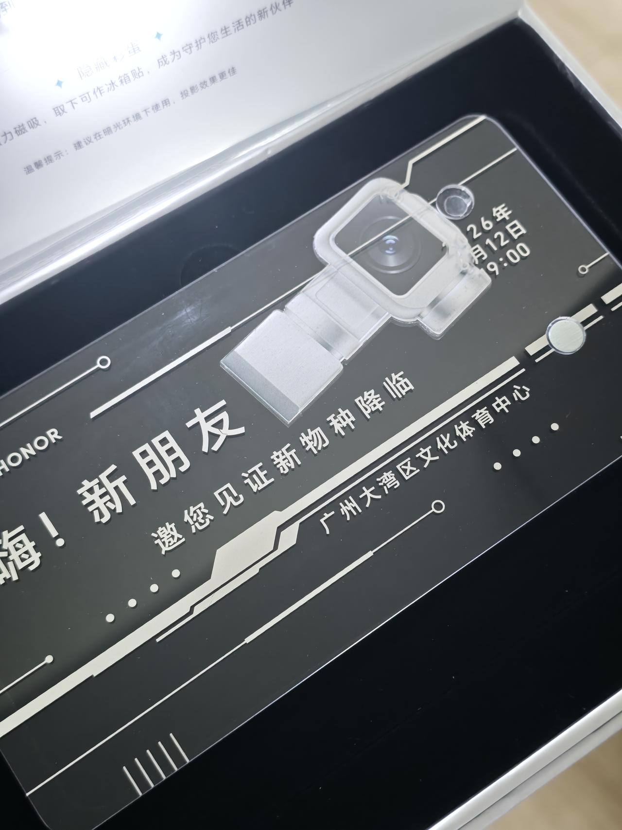 荣耀Robot Phone真的是蛮牛逼的一款产品，如此小机身下塞进如此多东西，电