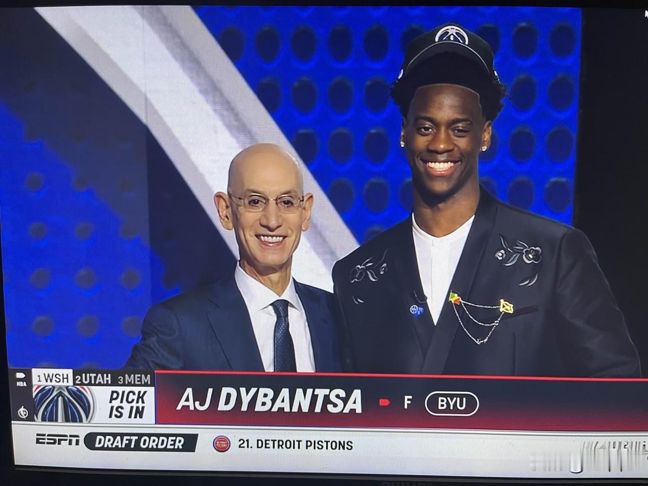 NBA2026选秀前十新鲜出炉！

1，AJ·迪班萨（奇才）：很可能赶上“最好的