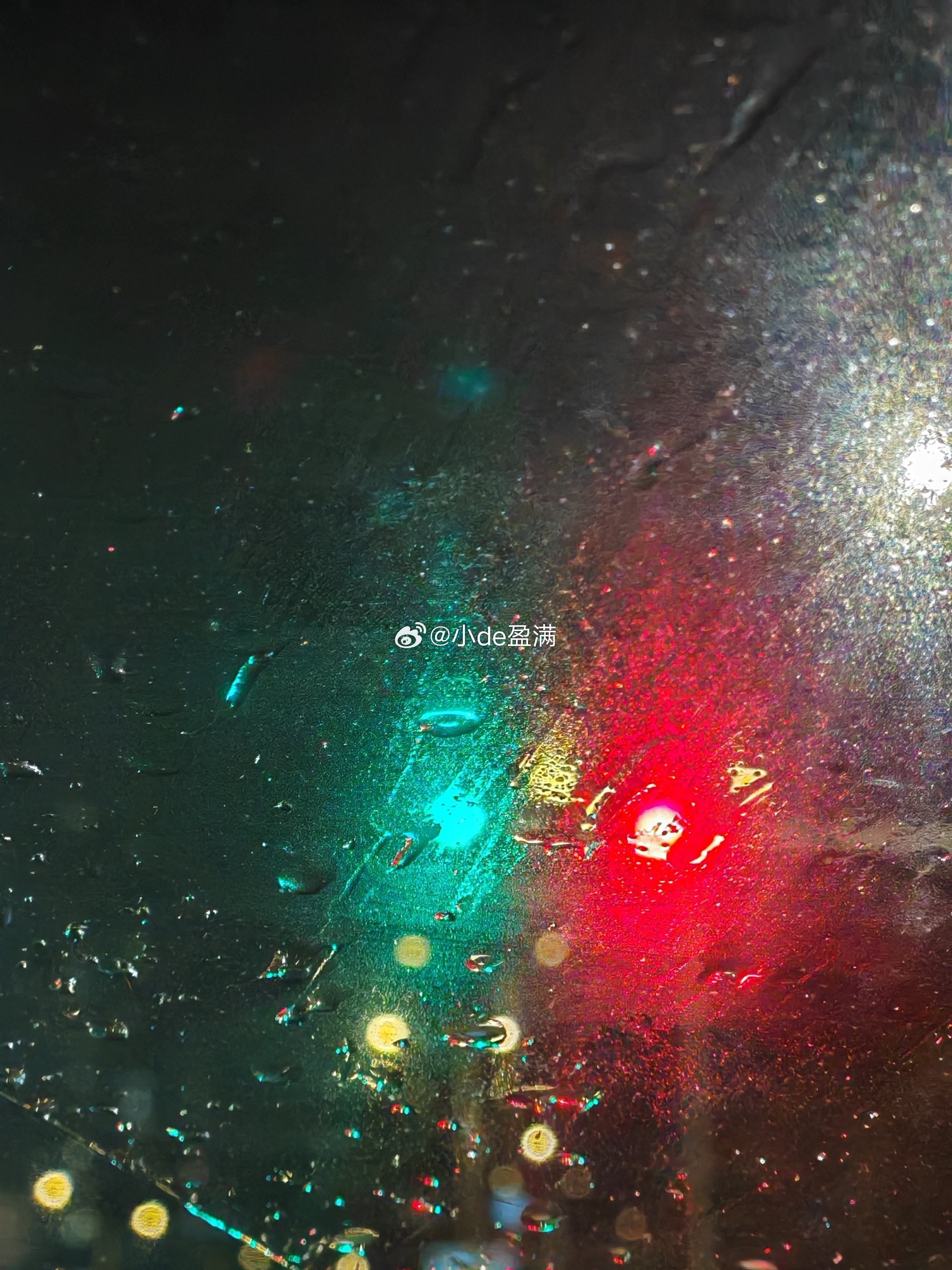 下雨天☔夜晚好心情生命的颜色 真美好啊下雨天的初秋[比耶] ​​​