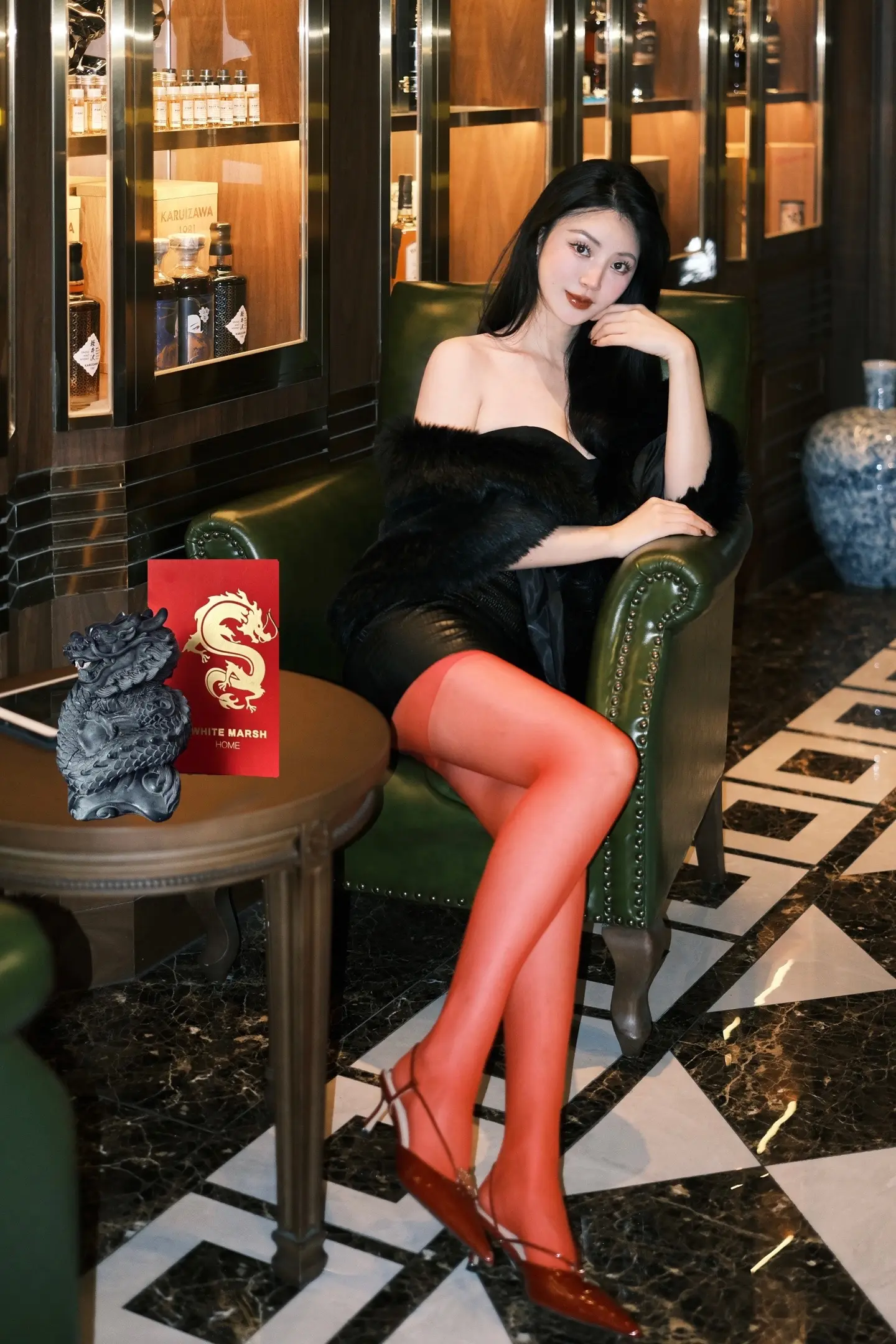 时尚的尽头：红丝袜。