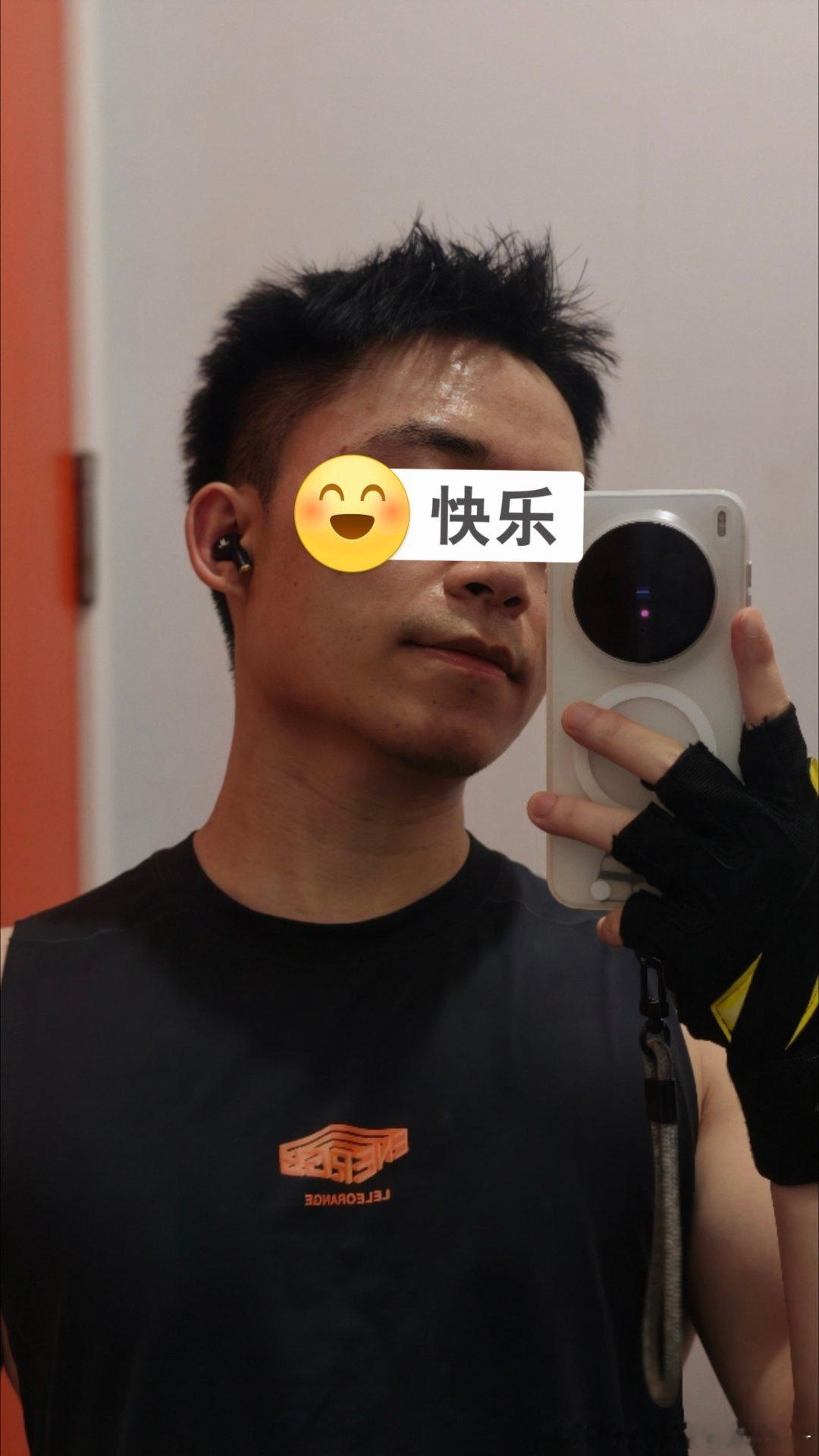 微博贴纸 怎么有人贱到拿错我的水，问题是桌子上只有我一瓶景田，其它都是农夫三泉，