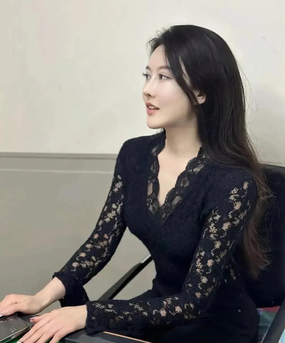我的美丽老板娘，我真的对不起她，她对我特别好，年底给我3万元奖金，平时对我也很照