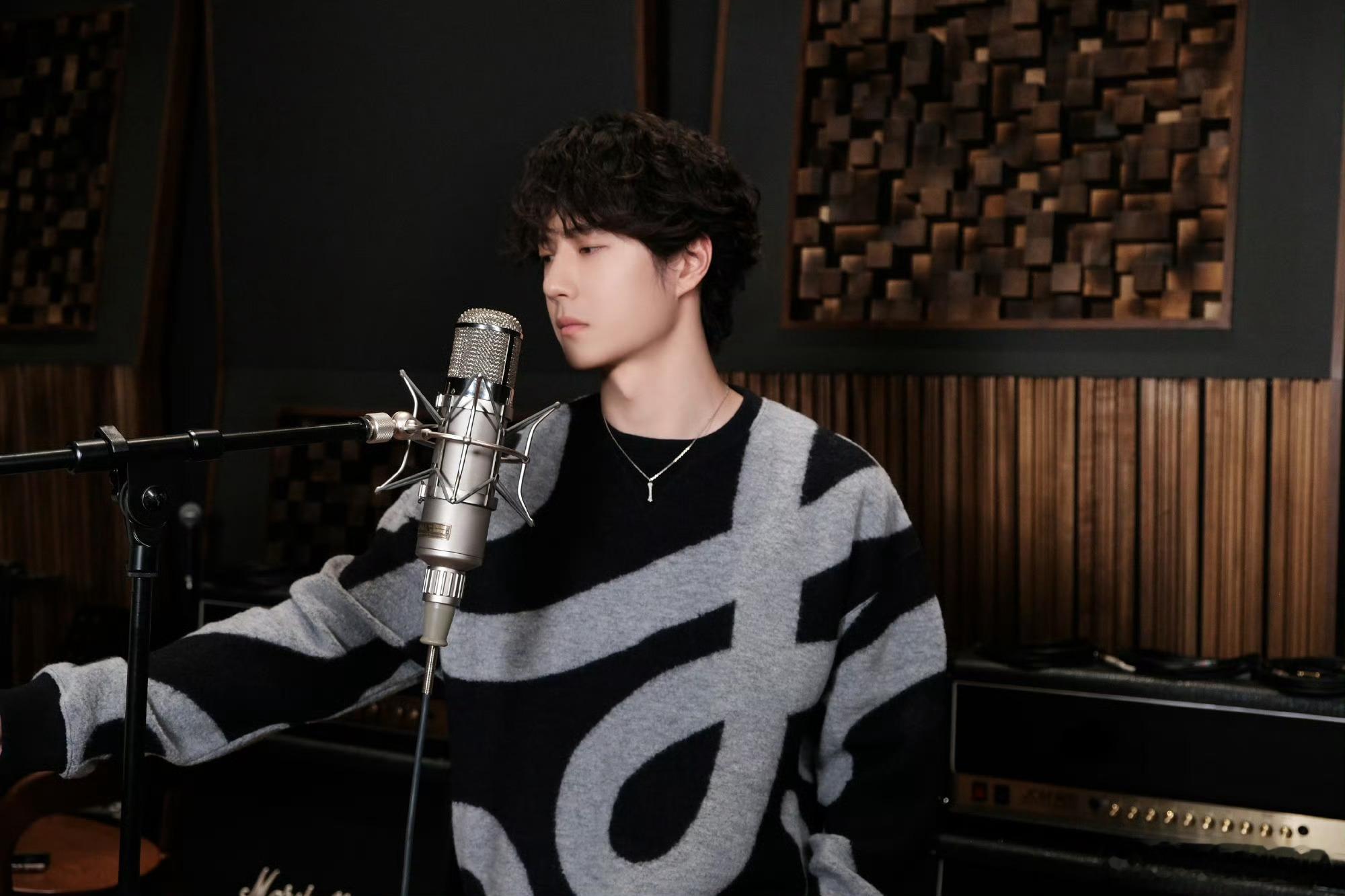 王一博又有一个新代言预热了，这已经是他的第31个代言了。内娱还有谁的代言比他的更