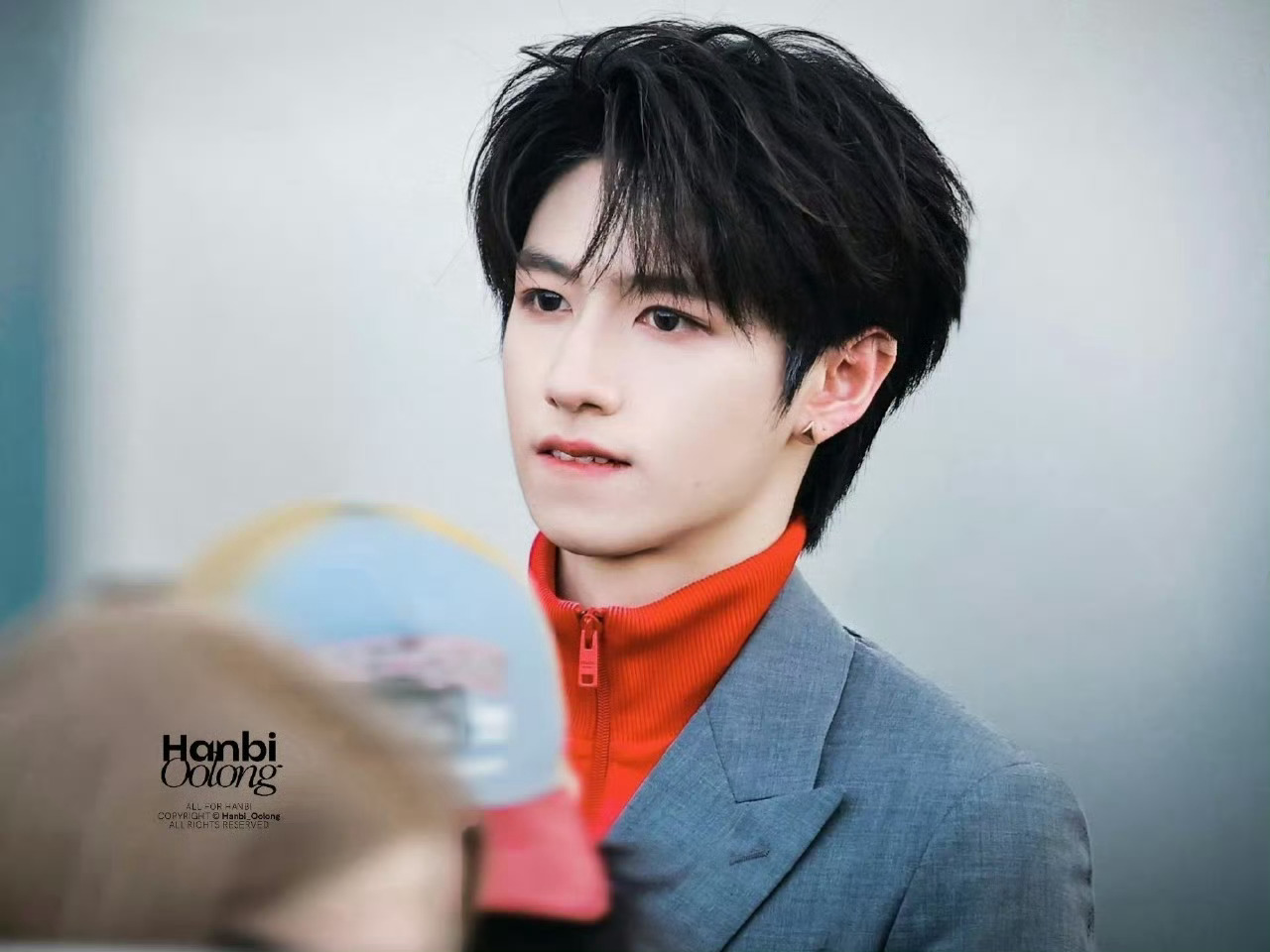 朱志鑫｜韩国站姐镜头下的朱志鑫，一眼认出是Prada大秀场外出图，本次时装周留下