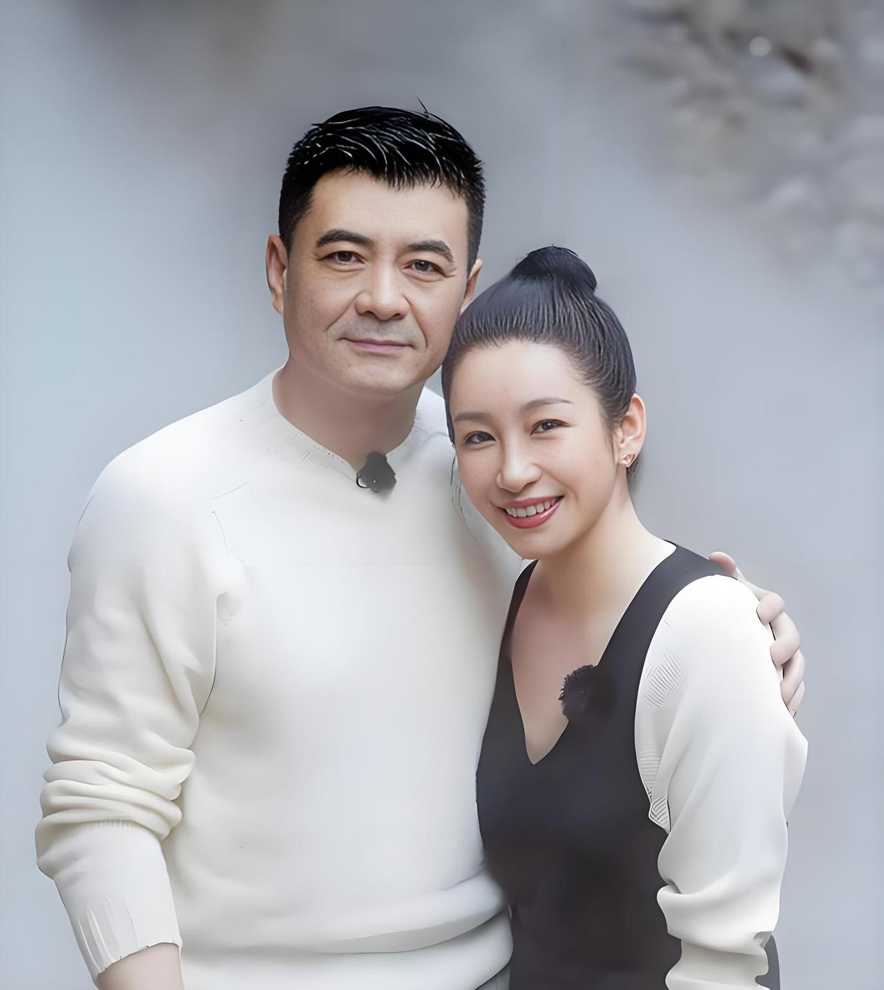 秦海璐的情感过往：从被富商短信分手，到被王新军宠成公主

秦海璐的感情路，可没少