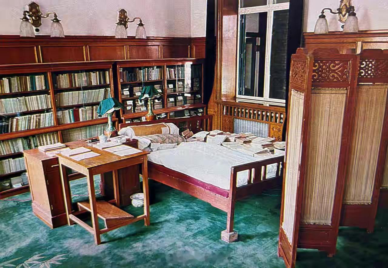 1981年，北京。伟人住了17年的故居，属于丰泽园的附属建筑，清朝时名为“菊香书