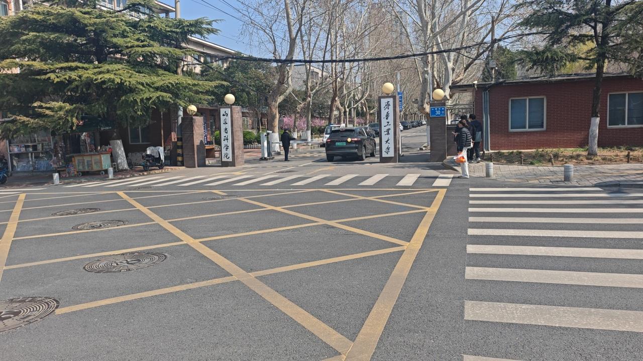 背起背包，带着行囊，就这样出发，向着自己喜欢的方向出发，向着自己想去的地方，看一