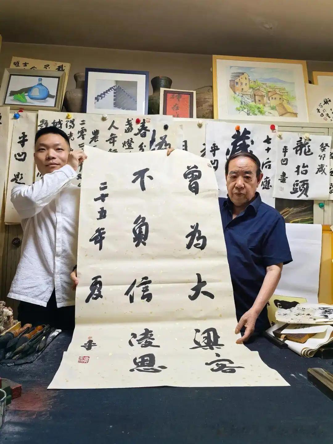 【名作家为什么热衷题字】

最近中国的作家们日子不是很好过。尤其著名的名作家，莫