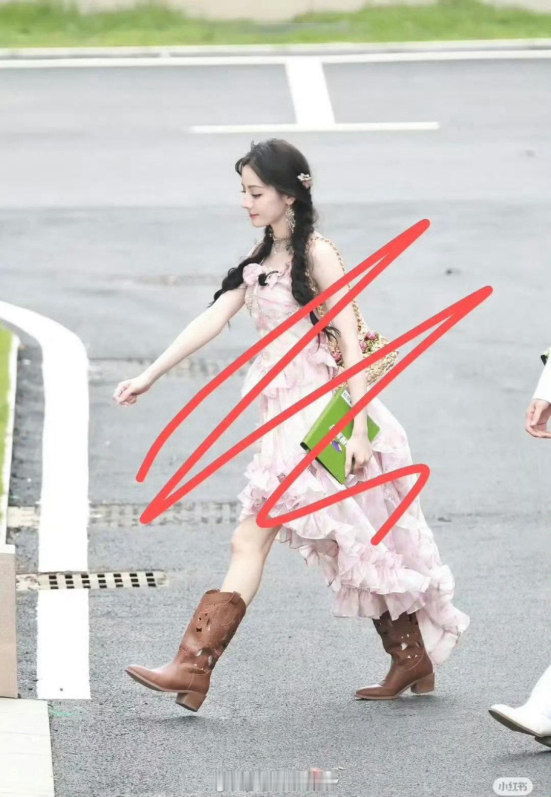 迪丽热巴开推花仙子造型 ​​​