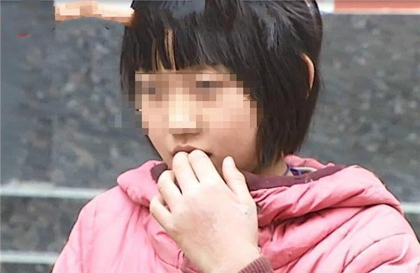 清明第二天下午6点，某社区居委会正要下班，两名外省市民警带着一名12岁的小女孩赶