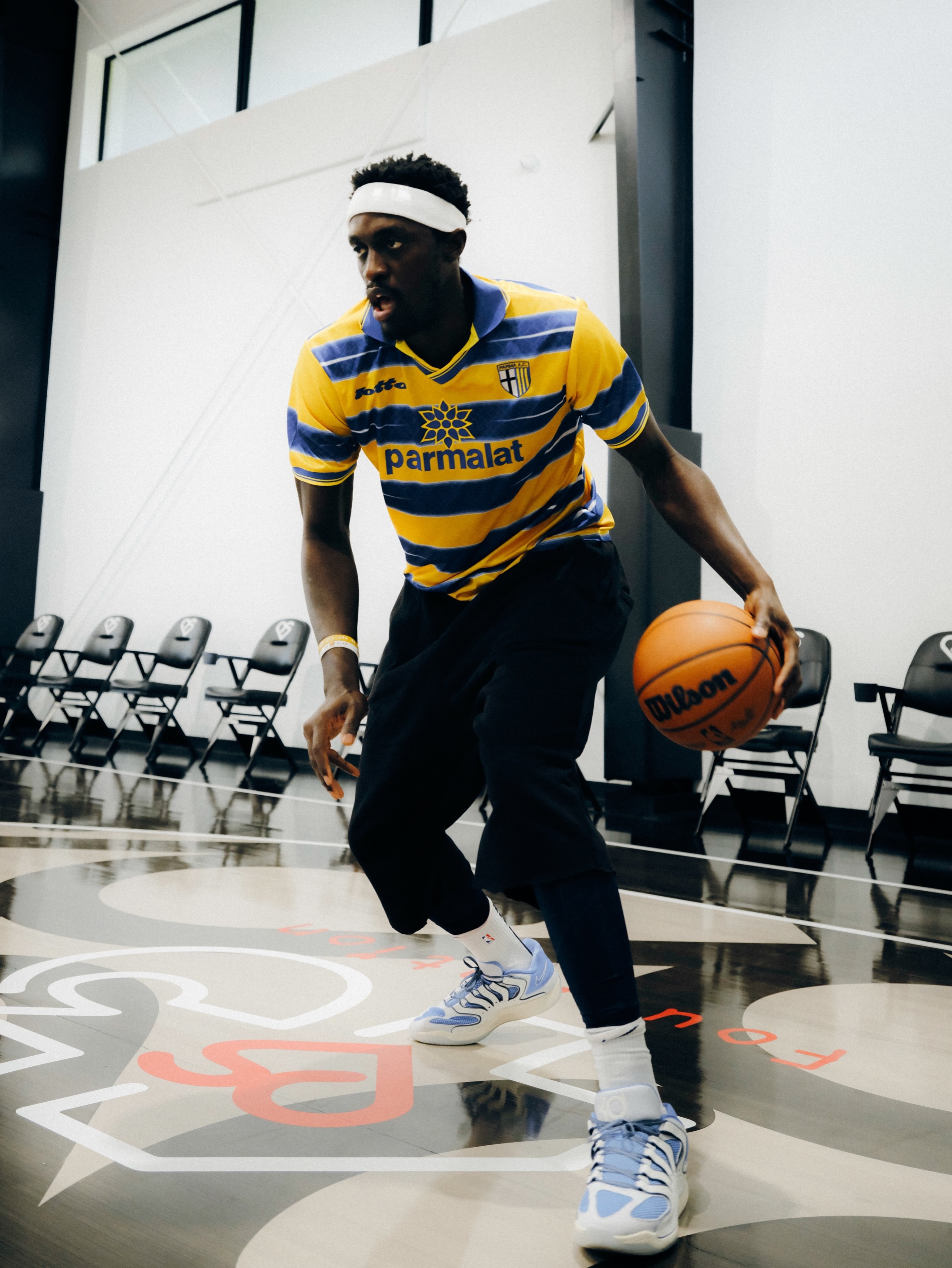 他是 全明星球员西亚卡姆，同时也是一位有品位的铁杆足球迷🏀🤝⚽️意甲联赛💎