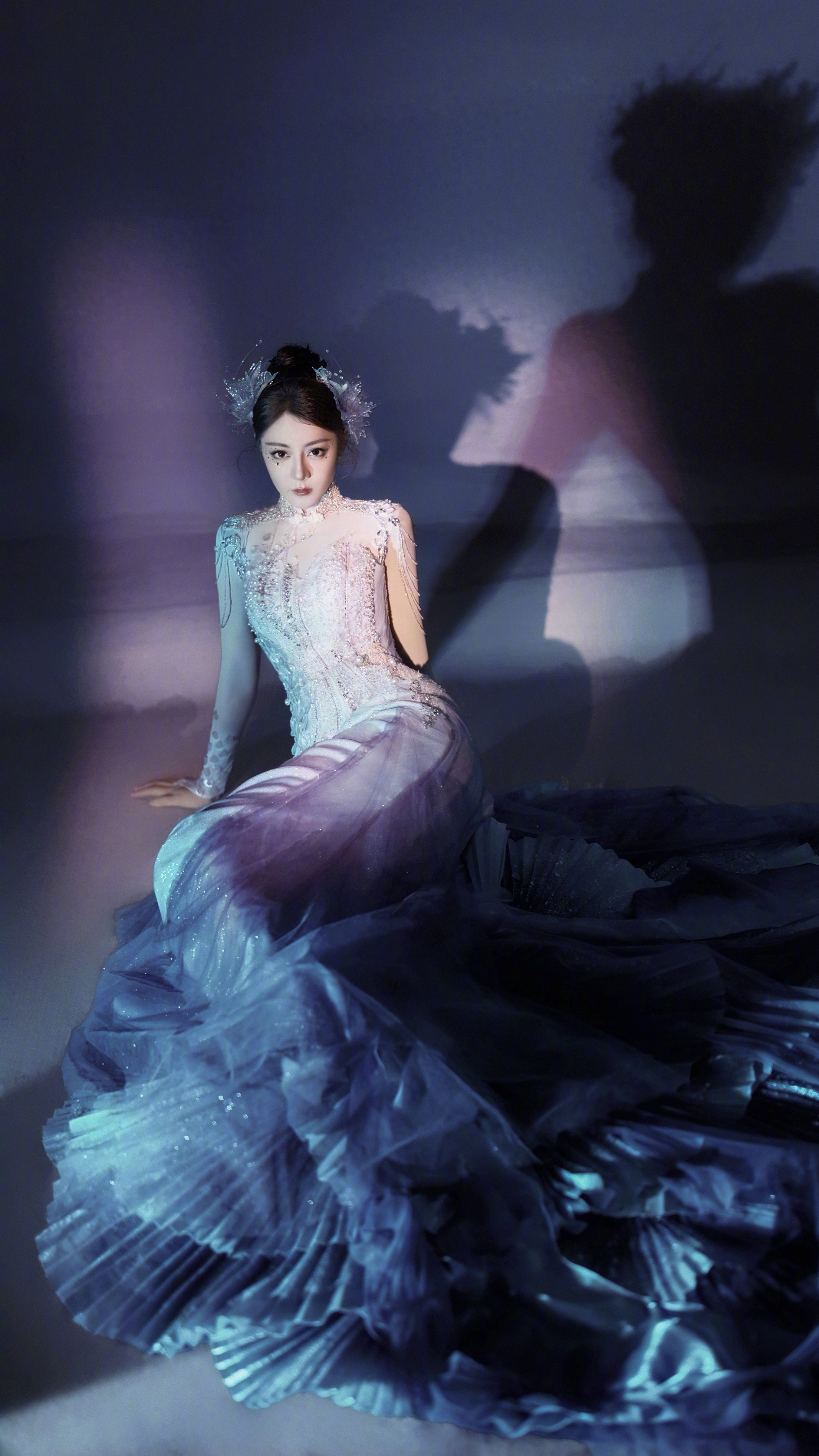 迪丽热巴 春晚造型像从海里走出来的美人鱼公主～迪丽热巴春晚跳舞