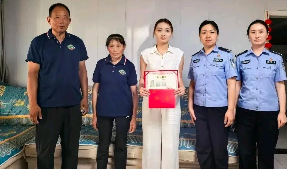 钱王津，男，汉族，现役军人，江苏淮安人。2026年7月27日傍晚六点多，他趁着探