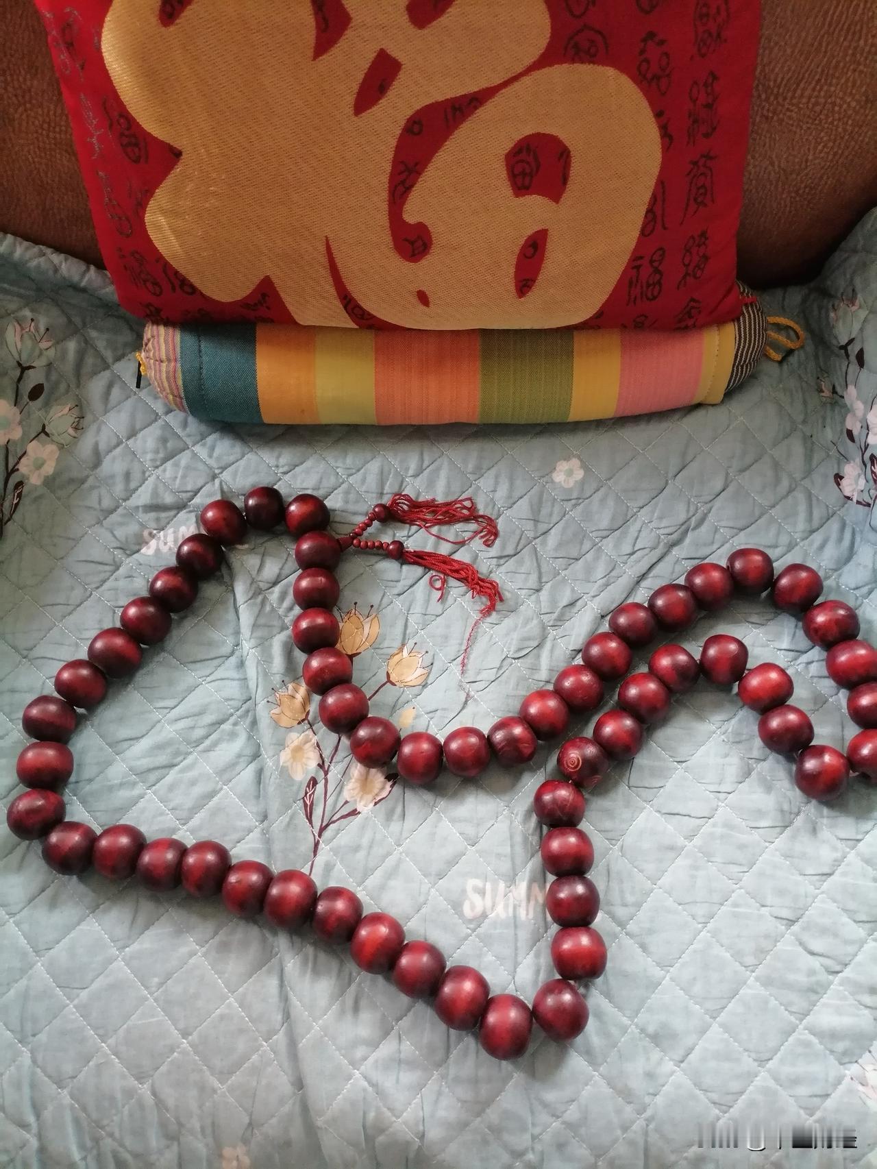 整理家务，发现一个小叶紫檀的少林佛珠串。好家伙，一晃就是30多年了！我的今日状态