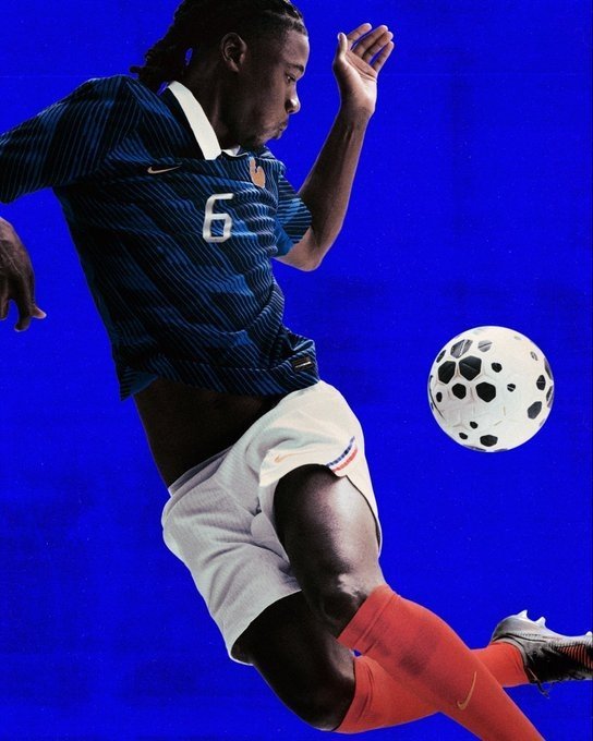 #法国队发布世界杯球衣# 法国队官方更新社媒动态，发布世界杯主客场球衣。法国队官