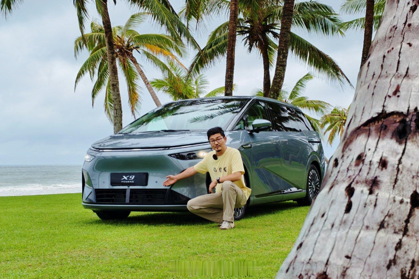 两家媒体拼一台试驾车，时间本来就贼紧张，又赶上天降暴雨，屁滚尿流才勉强拍完口播+