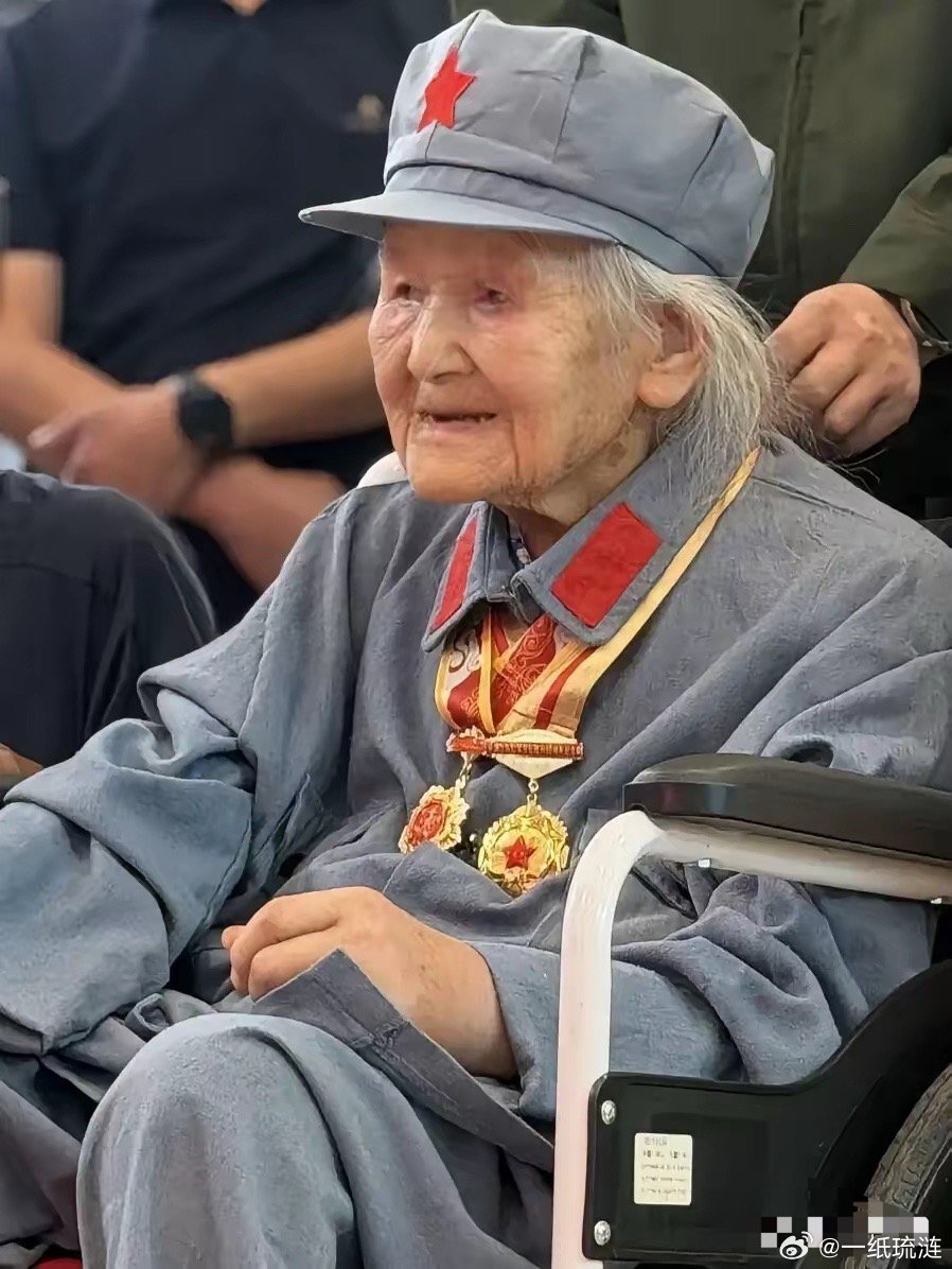 105岁的长征女红军如今还健在，也是全国唯一一个还在世的女红军！在四川刚过105