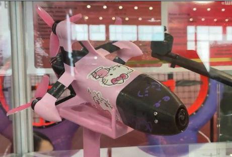 【🎀🤢 在喀山揭幕了一款 Hello Kitty 拦截无人机。在 2026 