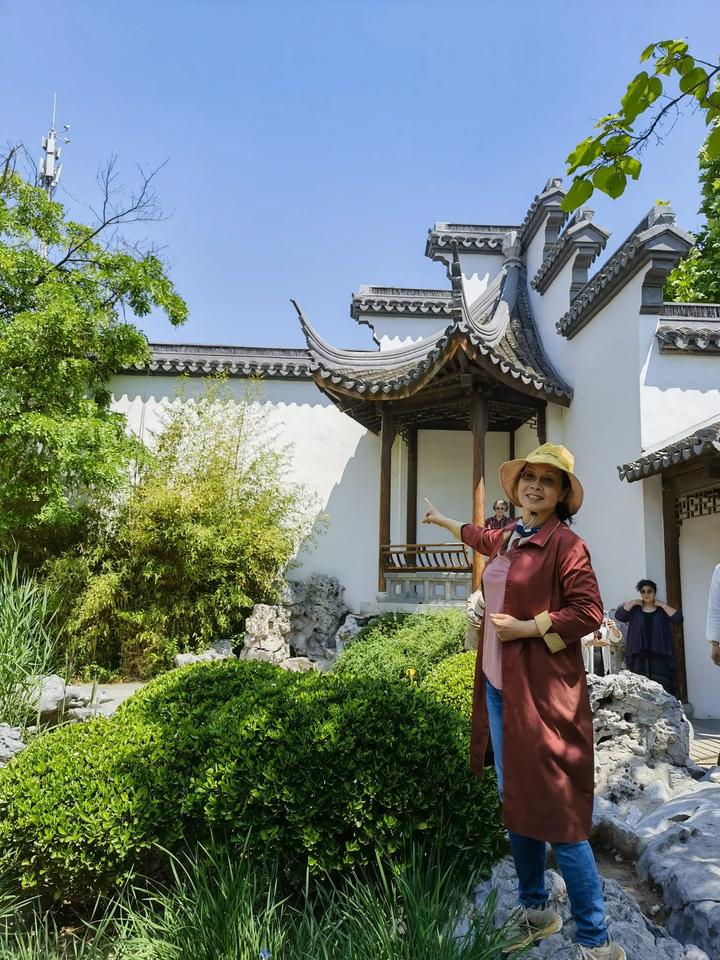 初访天津市问津园
        立夏后的天津有些燥热，但一进入问津园里，被这里