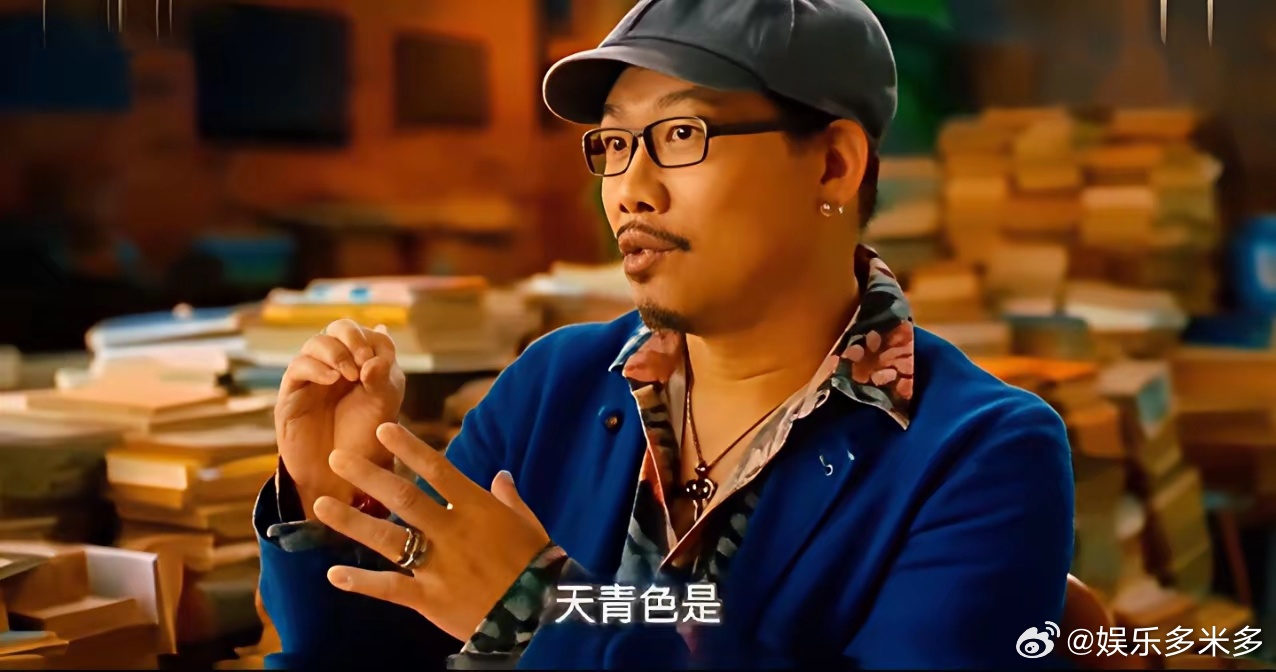 可能周杰伦至今都被蒙在鼓里！周杰伦的代表作之一《青花瓷》的开头一句:天青色等烟雨