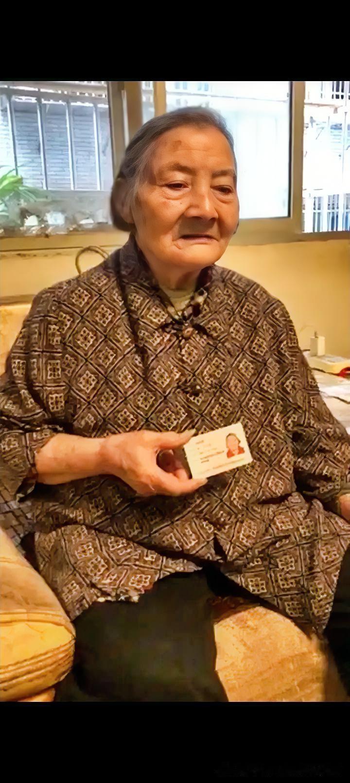 为什么独居的女人多半会长寿?为什么独居的女人多半会长寿？
 
很多人以为独居孤独