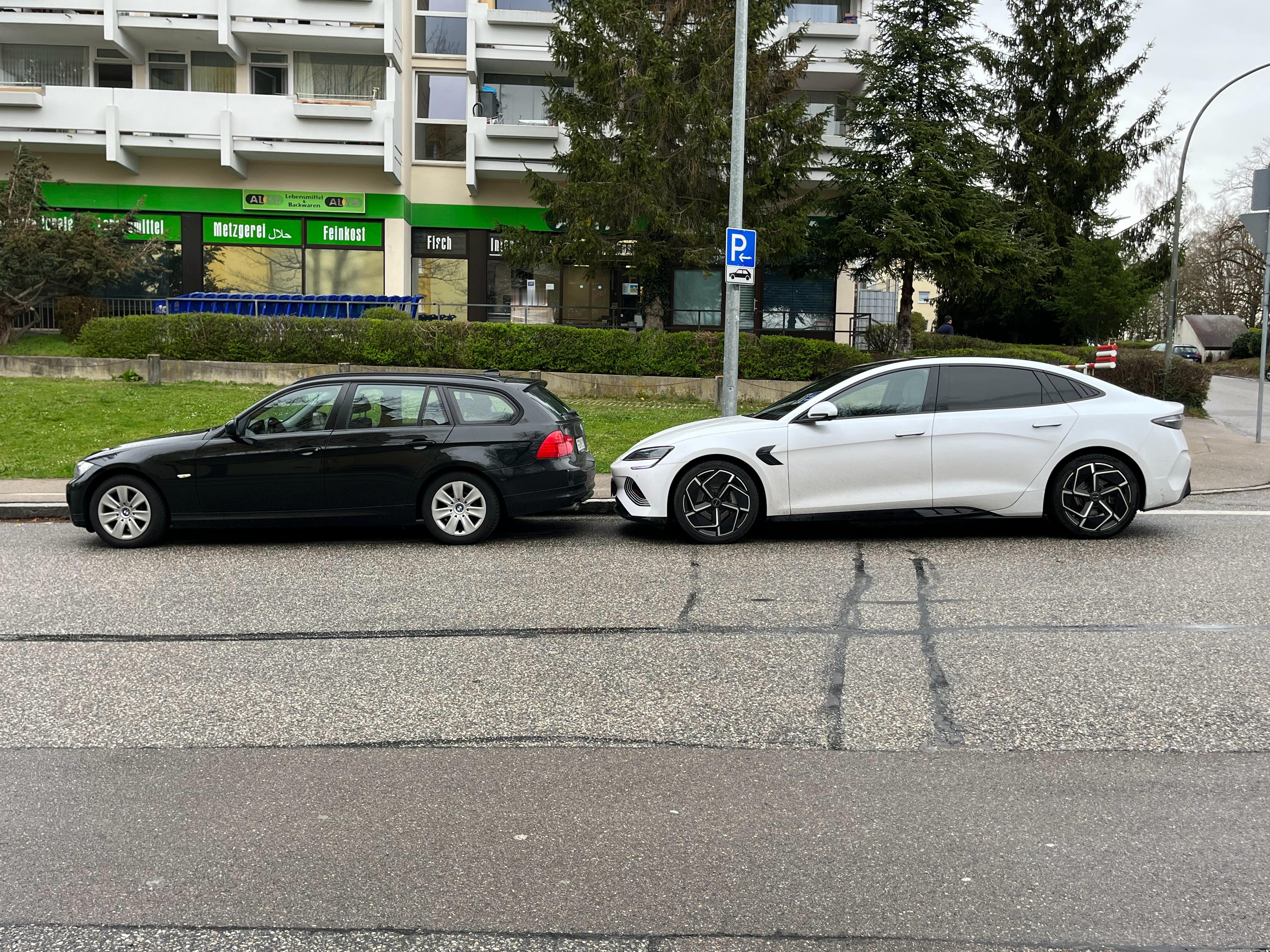 感受一下E91和海豹的车长和车宽，4527 vs 4800，1817 vs 18