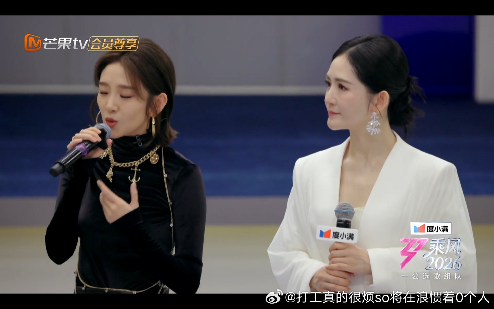 唐艺昕手真好看 