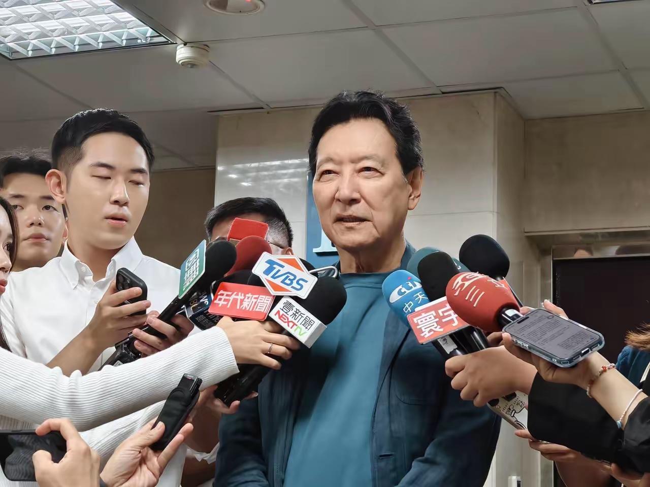 赵少康这次“掘墓”，掘的不是别人的，是蓝营自己那口还没盖严的墓。

事情很简单：