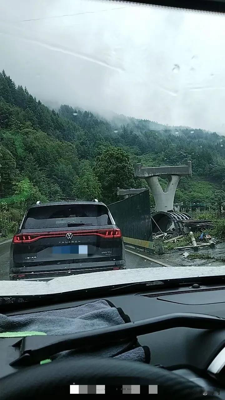 突发塌方，请勿前往四姑娘山，6月20日上午10点左右，四川省阿坝州汶川县卧龙熊猫