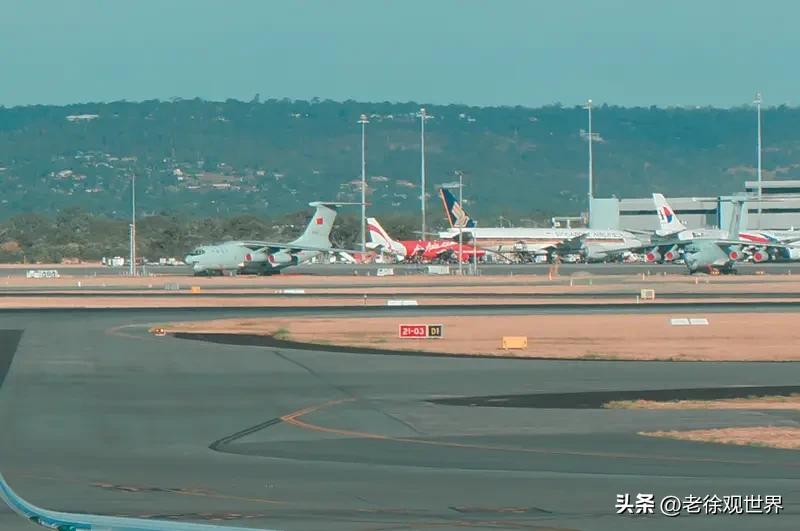 这都哪跟哪阿，这个点活生生急醒来满头大汗！梦中在国外机场丢了行李，到处找一圈圈找